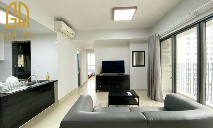 Cho thuê căn hộ 2 phòng ngủ, 2 WC  Bancon 4 cánh, bếp mở